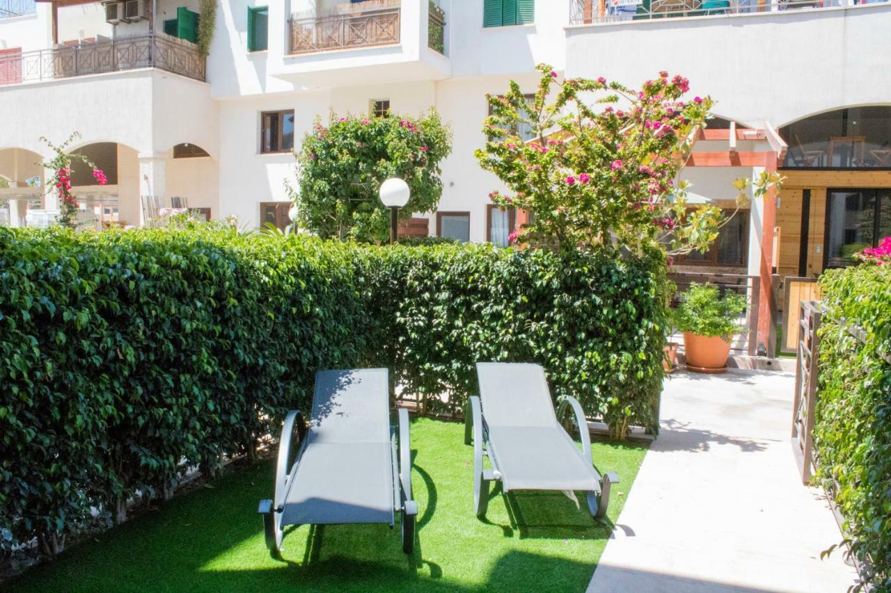 Galatex Beach Apartment Лімасол Екстер'єр фото