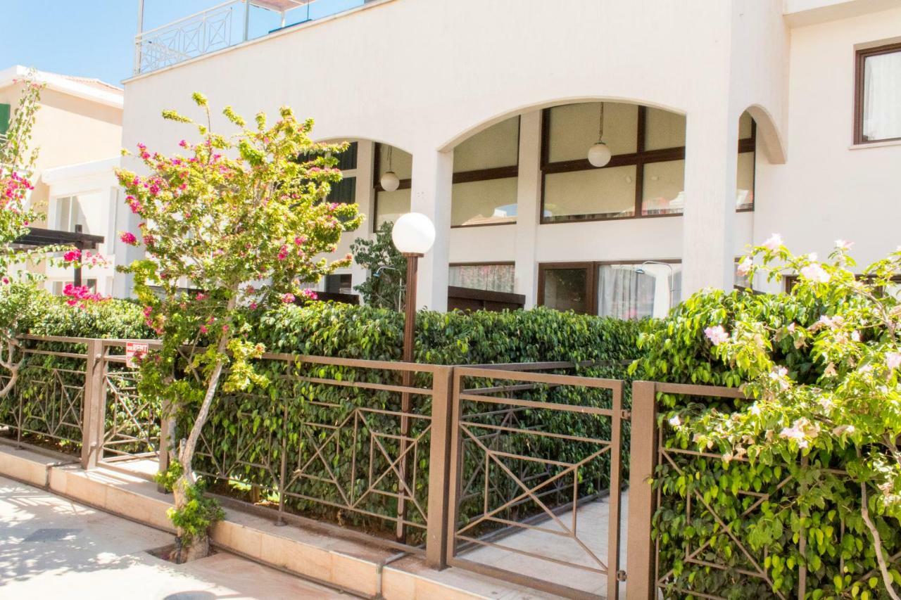 Galatex Beach Apartment Лімасол Екстер'єр фото