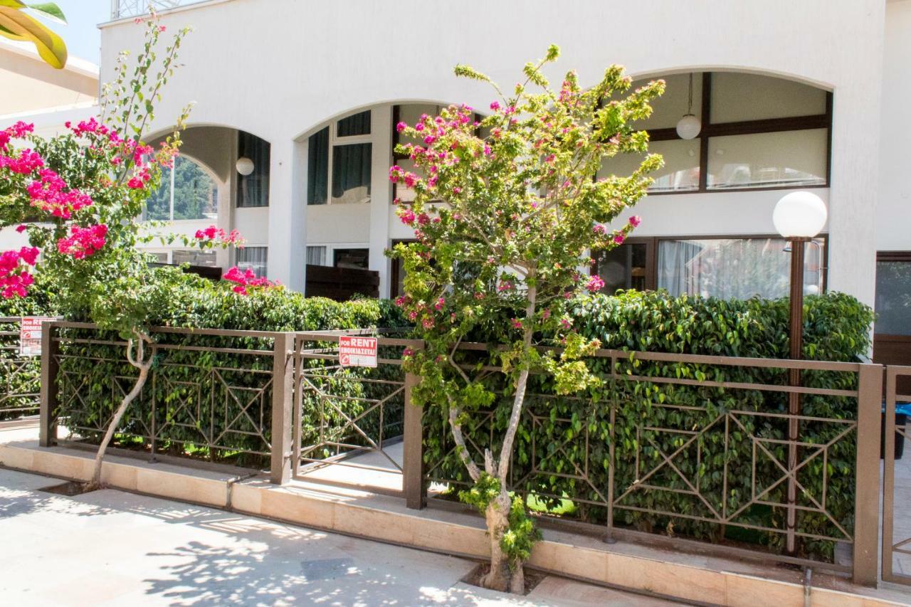Galatex Beach Apartment Лімасол Екстер'єр фото