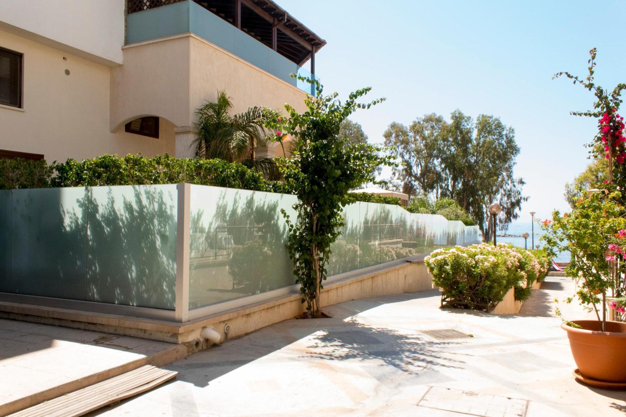 Galatex Beach Apartment Лімасол Екстер'єр фото