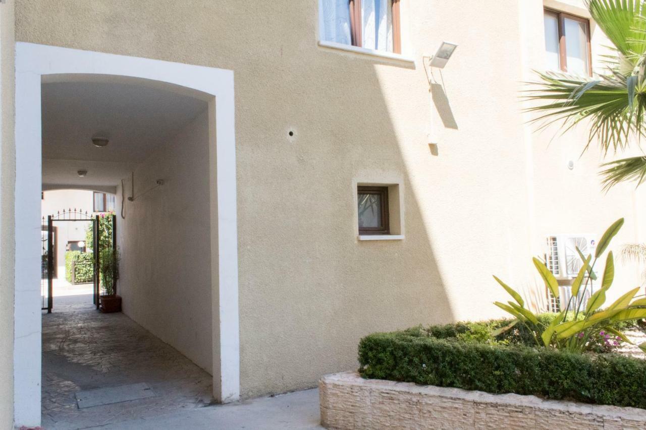 Galatex Beach Apartment Лімасол Екстер'єр фото