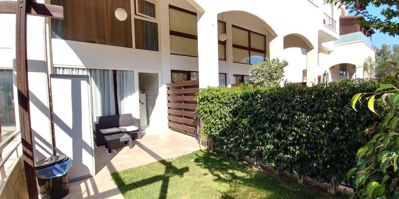 Galatex Beach Apartment Лімасол Екстер'єр фото