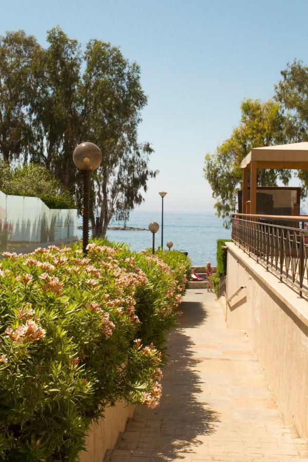 Galatex Beach Apartment Лімасол Екстер'єр фото